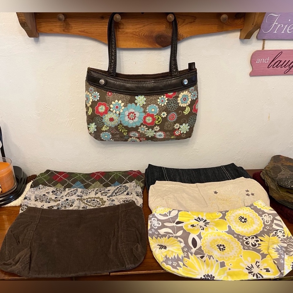 Thirty-One skirt purse with extra skirts